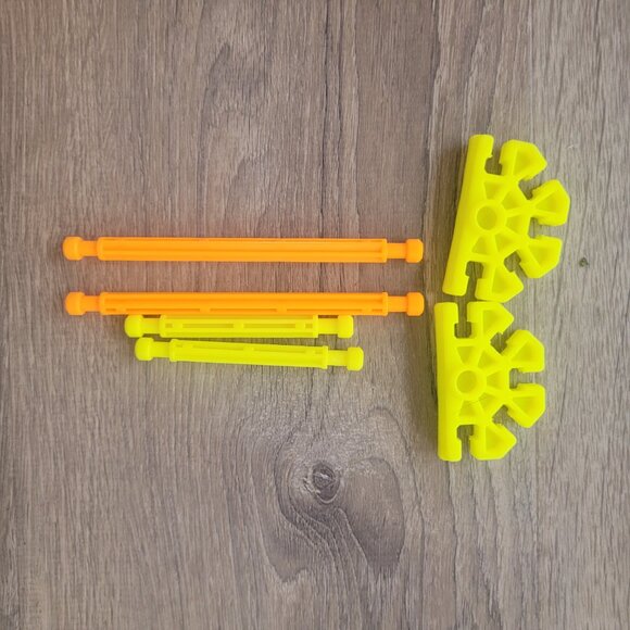 K'nex building set- large lot of mixed sets in storage container - Picture 2 of 8